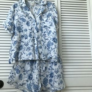 The Prairie Blue and White Floral Linen Shortie Pajamas. Size XL